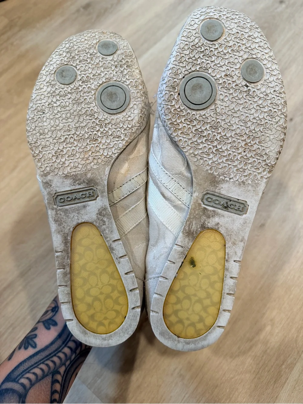 Coach Signature Canvas Sneakers Women's Size 7 Cream Y2K Lace Up Shoes